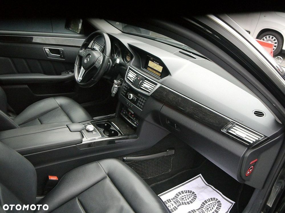 Mercedes-Benz Klasa E 220 BlueTEC 4Matic 7G-TRONIC Avantgarde - 26