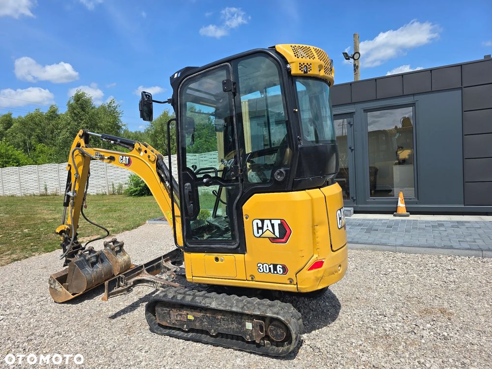 Caterpillar - 9
