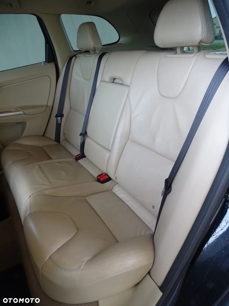 Volvo XC 60 D4 Momentum - 9