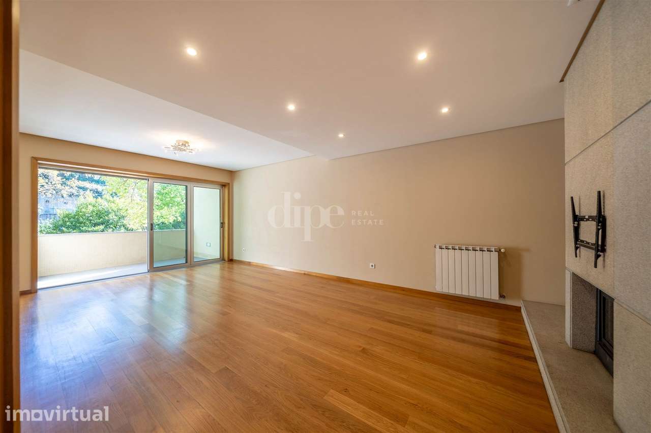Arrendamento | Apartamento T2 no coração da cidade de Guimarães - Grande imagem: 3/24