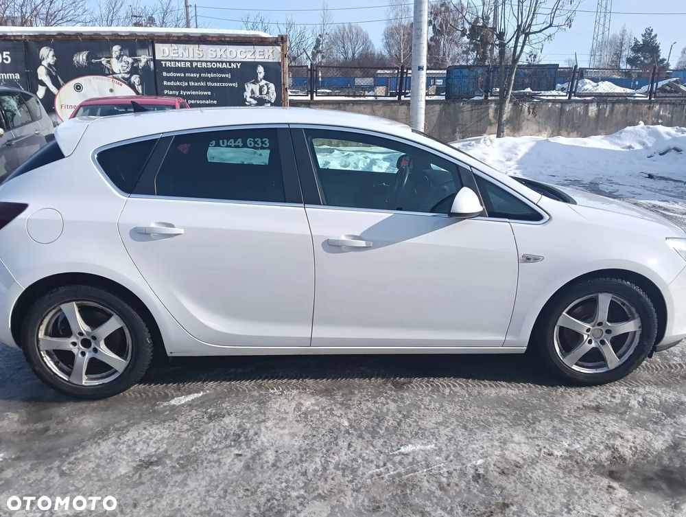 Opel Astra 1.7 CDTI DPF Cosmo - 12