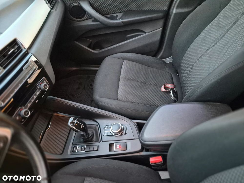 BMW X1 sDrive16d - 28