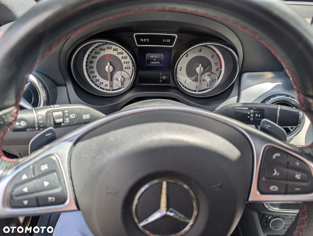 Mercedes-Benz GLA 180 d 7G-DCT AMG Line - 18