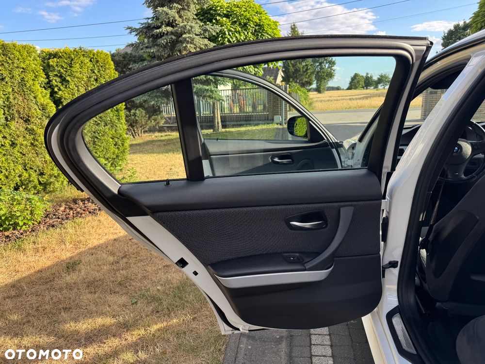 BMW Seria 3 320d M Sport EU6 - 22
