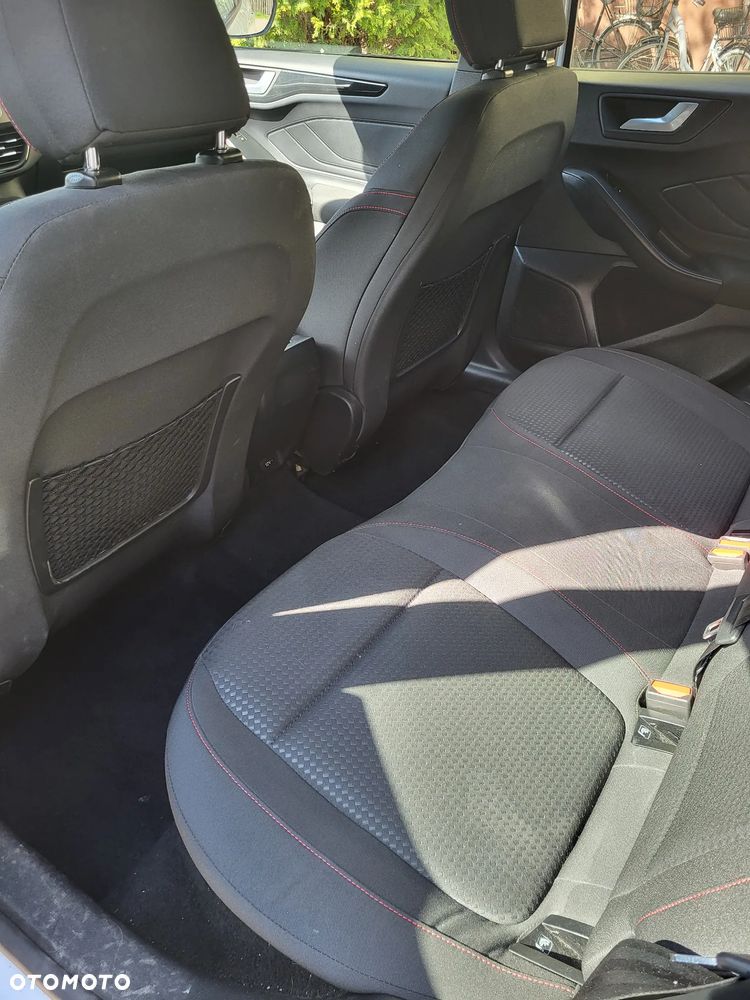 Ford Focus 1.5 EcoBlue Start-Stopp-System ST-LINE - 12