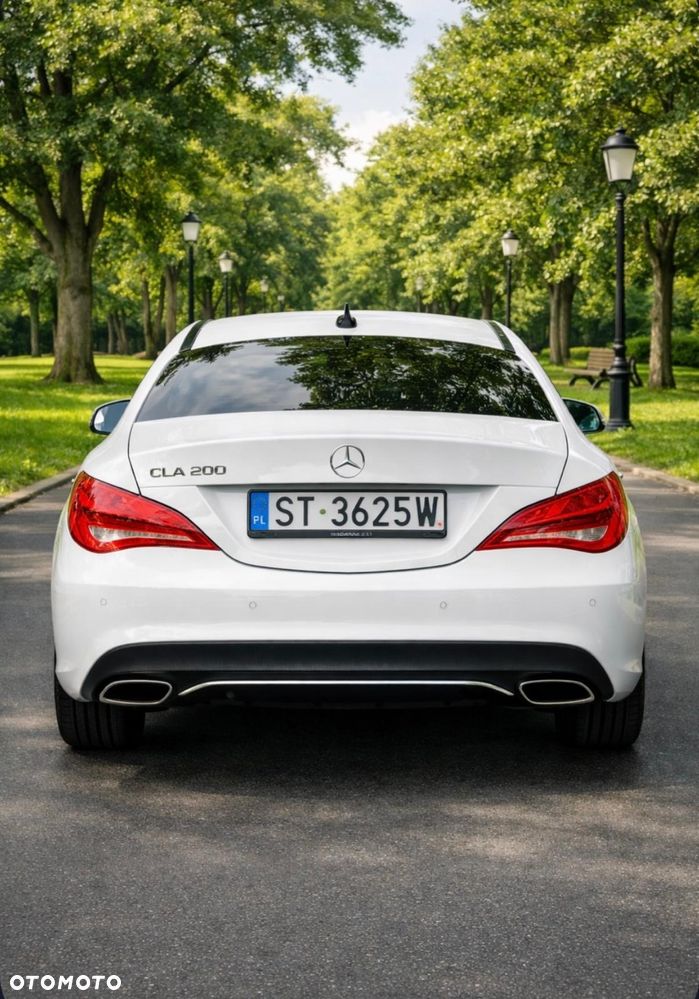 Mercedes-Benz CLA 200 7G-DCT Urban - 12