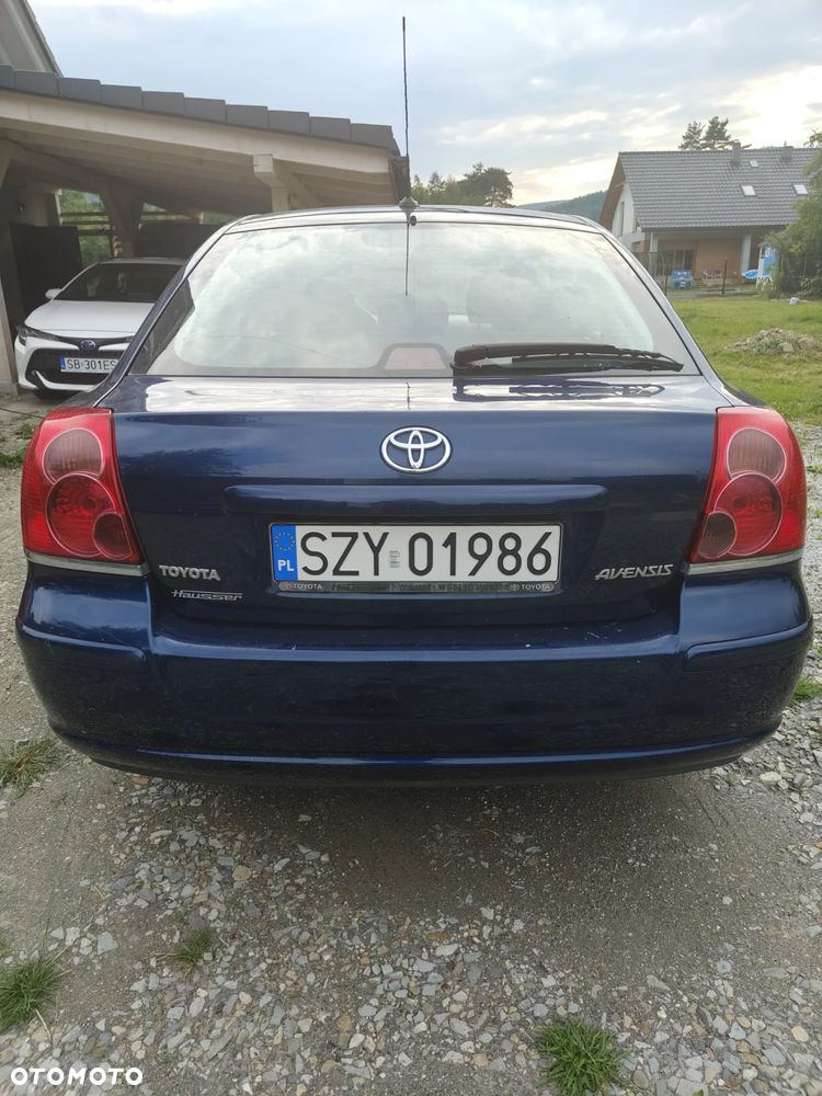 Toyota Avensis 1.8 VVT-i Sol - 2