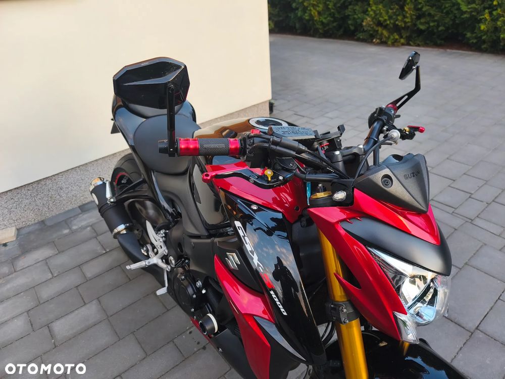 Suzuki GSX 1000 - 12