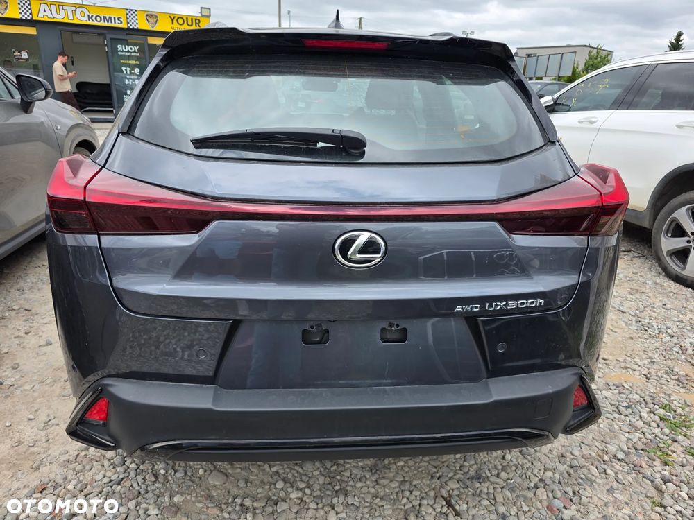Lexus UX 300h (E-FOUR) F SPORT - 3