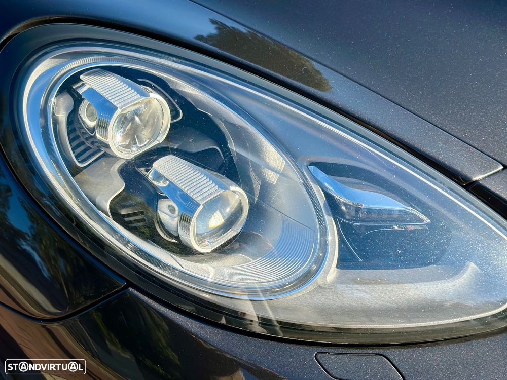 Porsche Panamera - 4