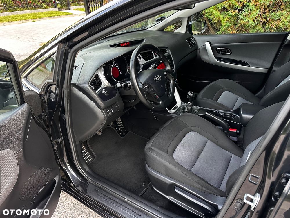 Kia Ceed 1.6 GDI Fifa World Cup Edition - 18
