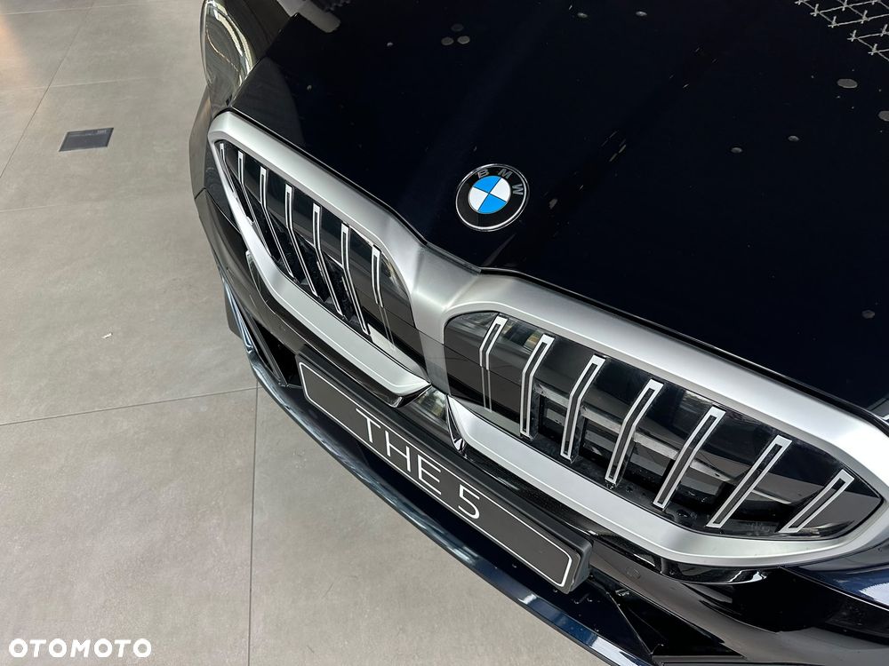 BMW Seria 5 540d xDrive mHEV - 11