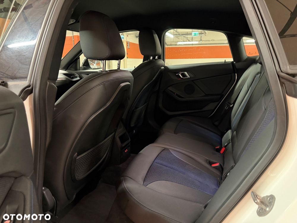 BMW Seria 2 216d M Sport - 16
