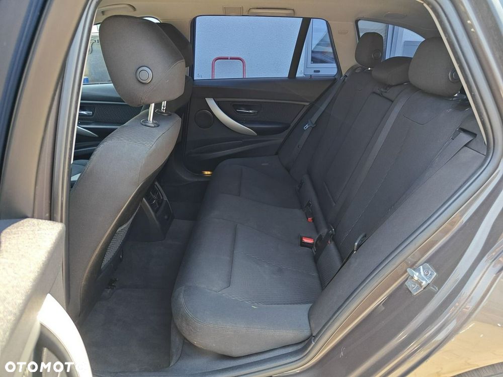 BMW Seria 3 - 16