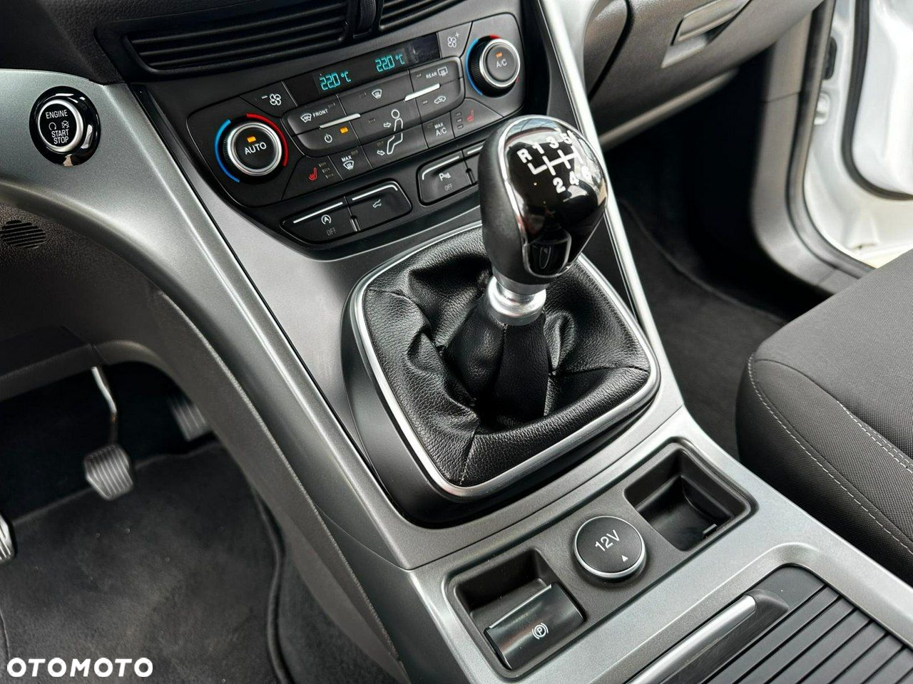 Ford Kuga 1.5 EcoBoost 2x4 Titanium - 25