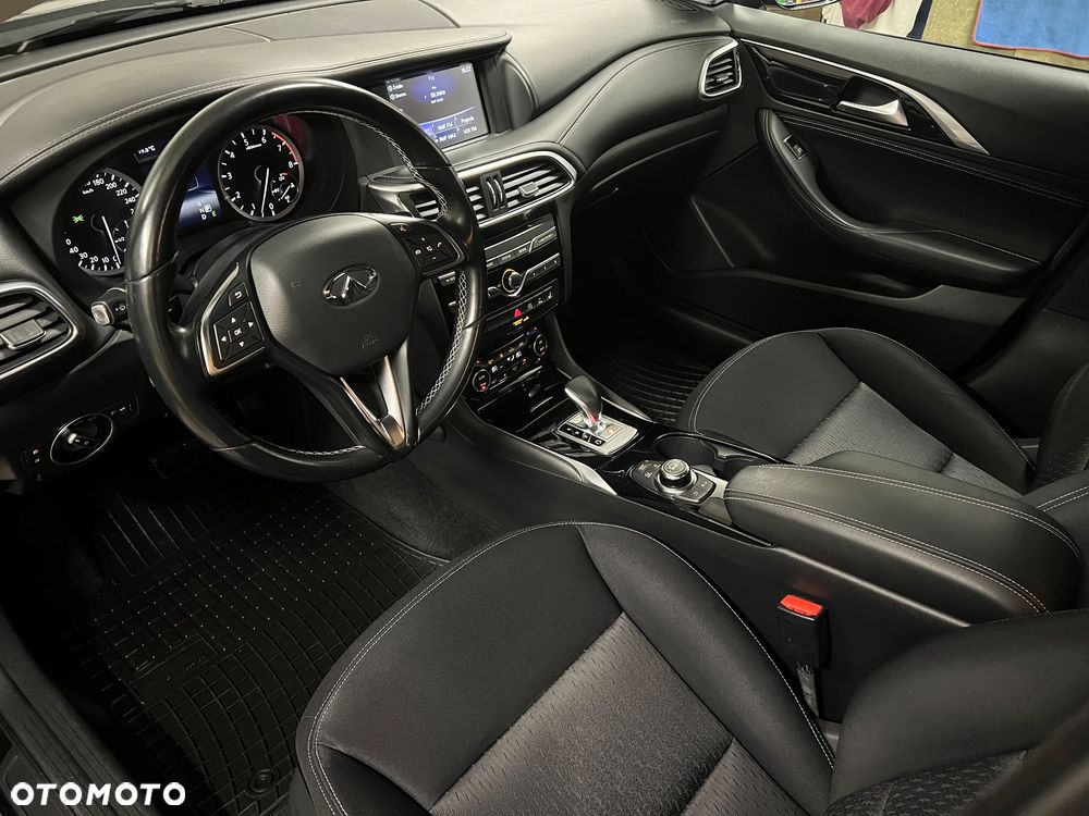 Infiniti Q30 1.6t Premium 7DCT - 21