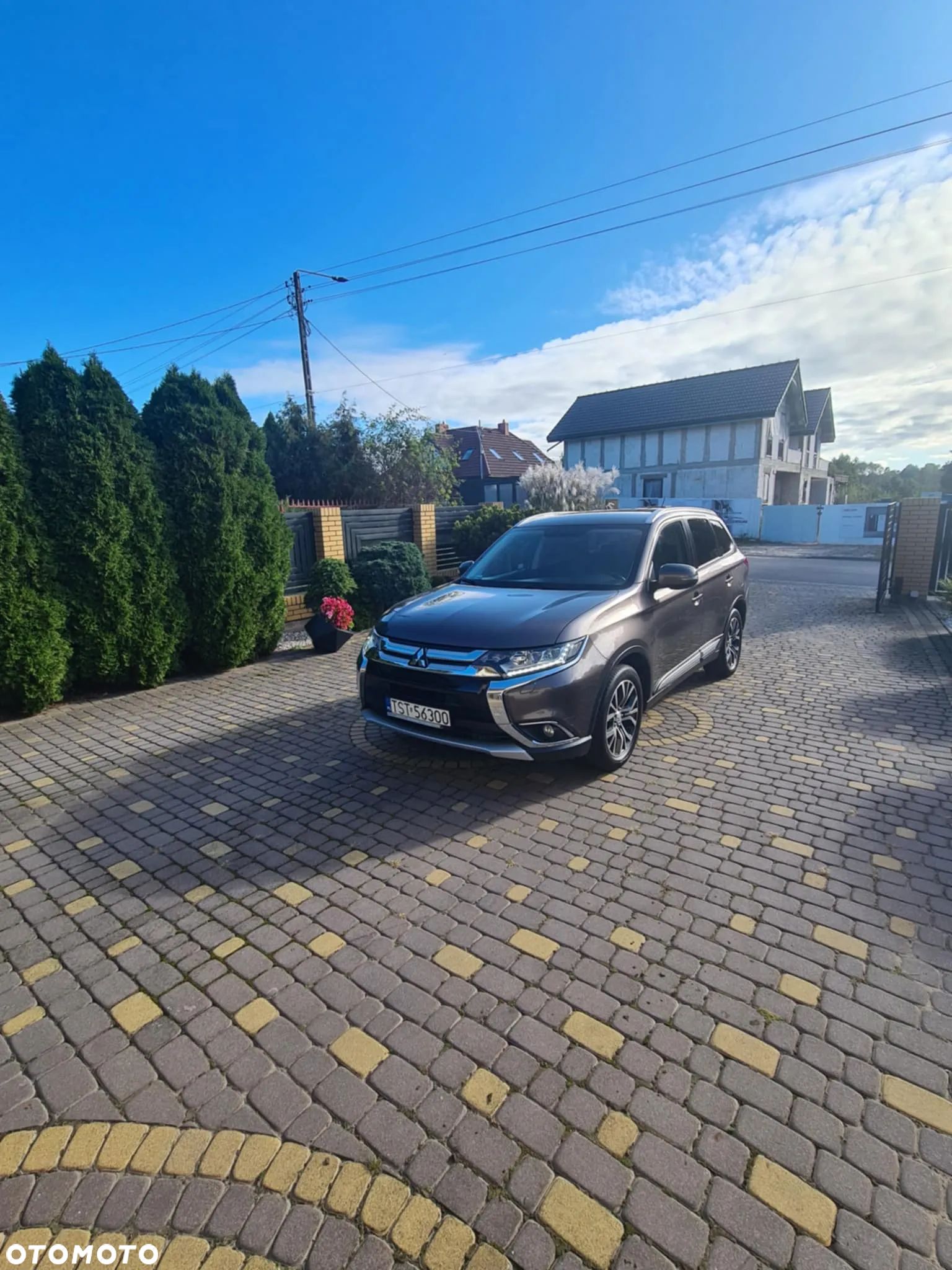 Mitsubishi Outlander 2.0 Intense + Navi 4WD CVT - 1
