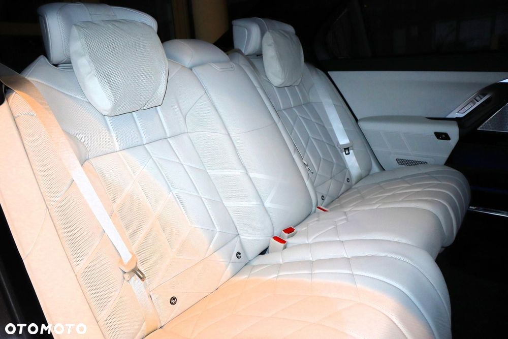 BMW Seria 7 - 11