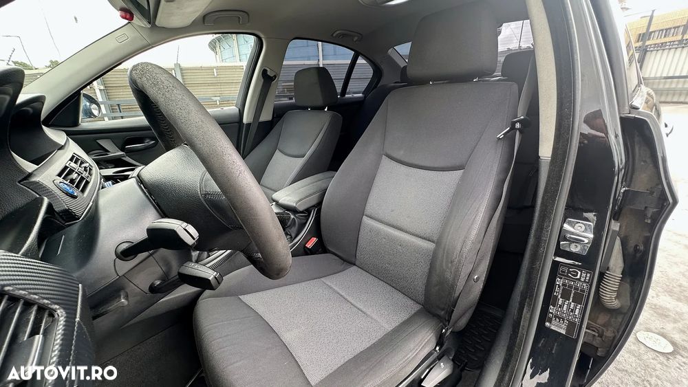 BMW Seria 3 318i - 13