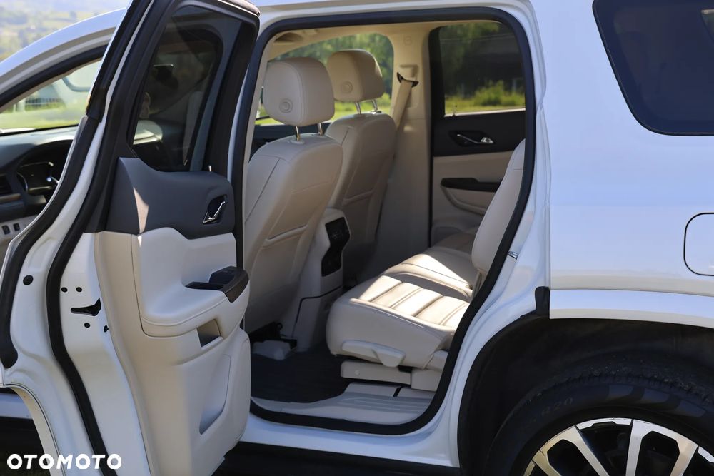 GMC Acadia - 32