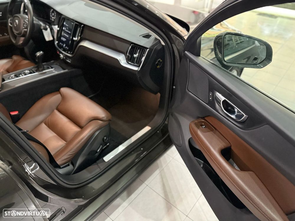 Volvo V60 D3 Momentum Pro - 22