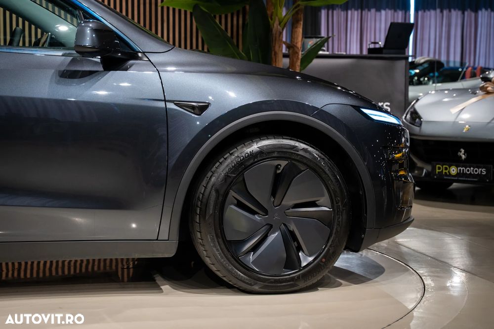 Tesla Model Y Long Range RWD - 16