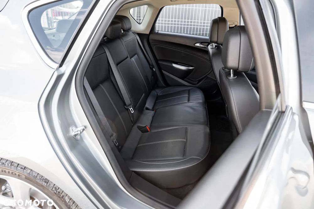 Opel Astra 1.6 Turbo Sport - 21