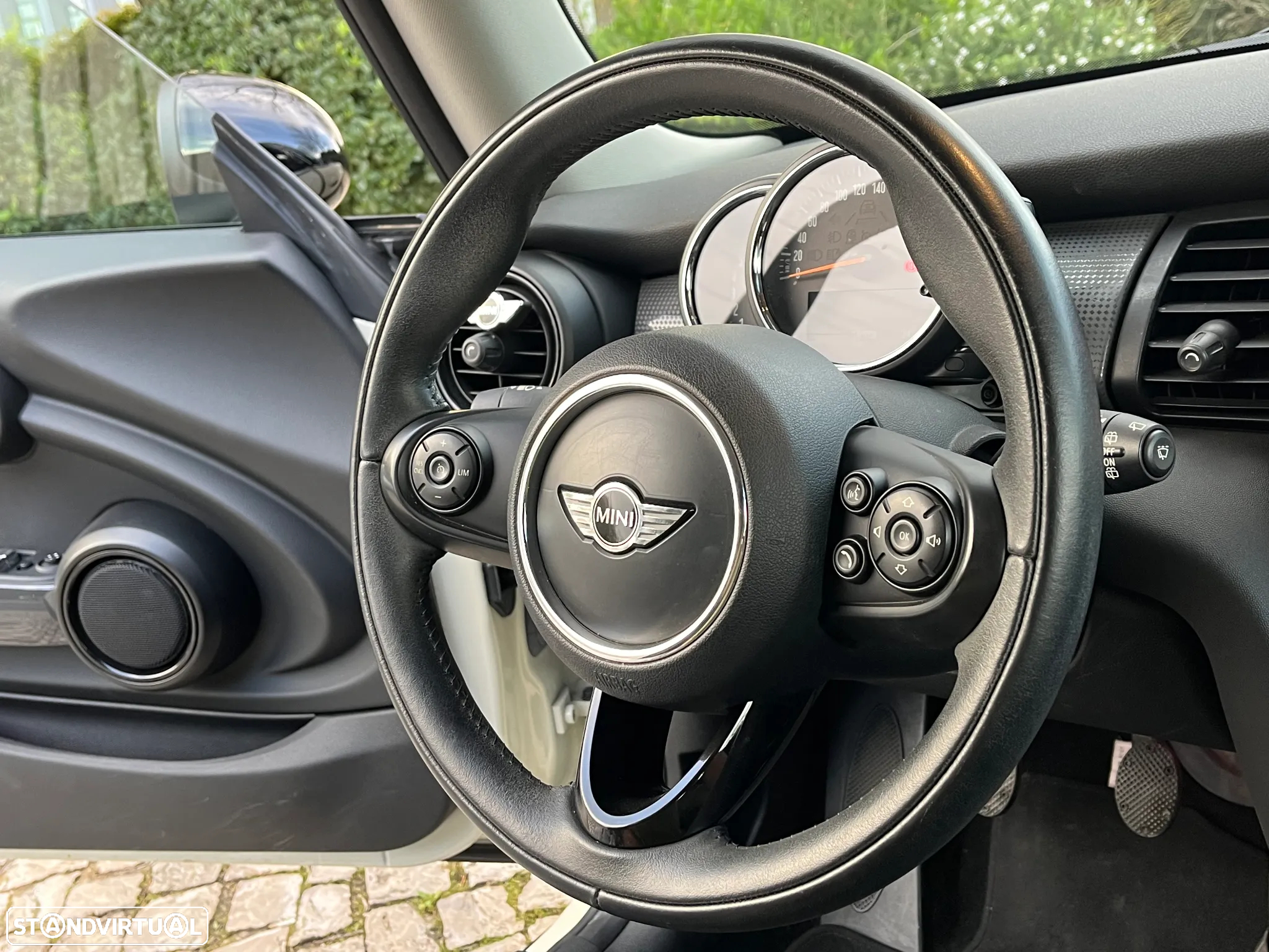 MINI 3 Portas One - 18