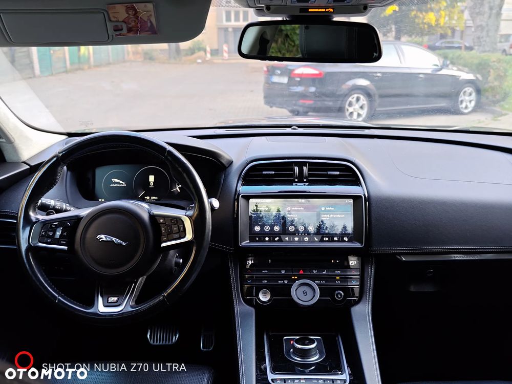 Jaguar F-Pace - 5
