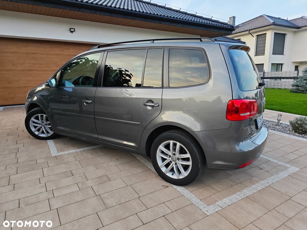 Volkswagen Touran - 11