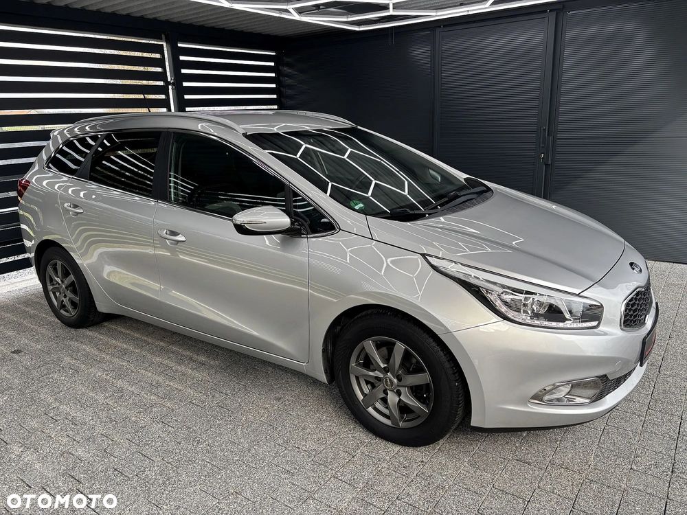 Kia Ceed 1.6 GDI Dream Team Edition - 14