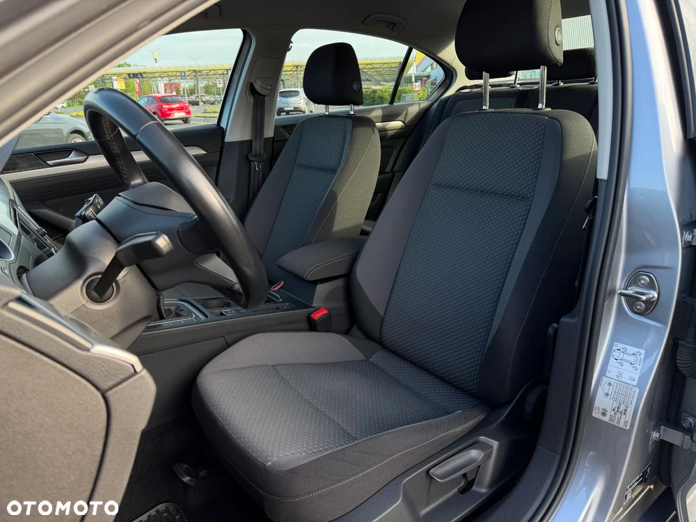 Volkswagen Passat 1.5 TSI EVO Business - 10