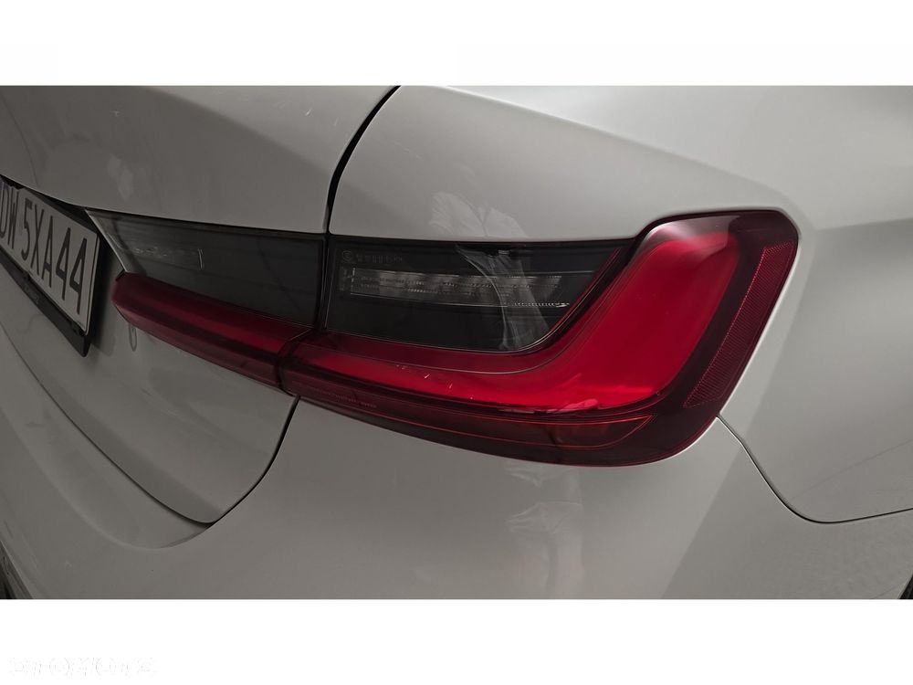 BMW Seria 3 320d xDrive M Sport - 31