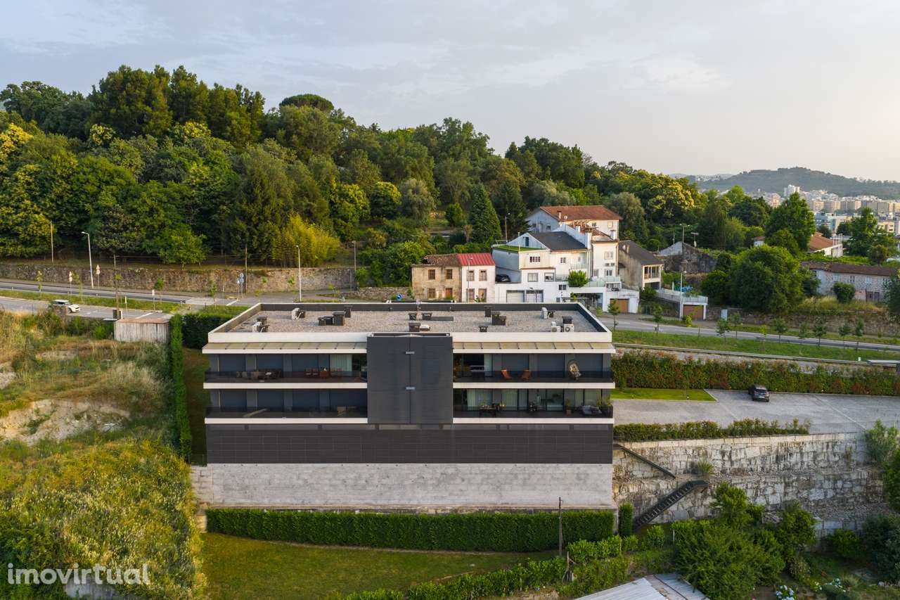 Elegante apartamento T3 em condomínio fechado na encosta do Bom Jesus - Grande imagem: 3/48