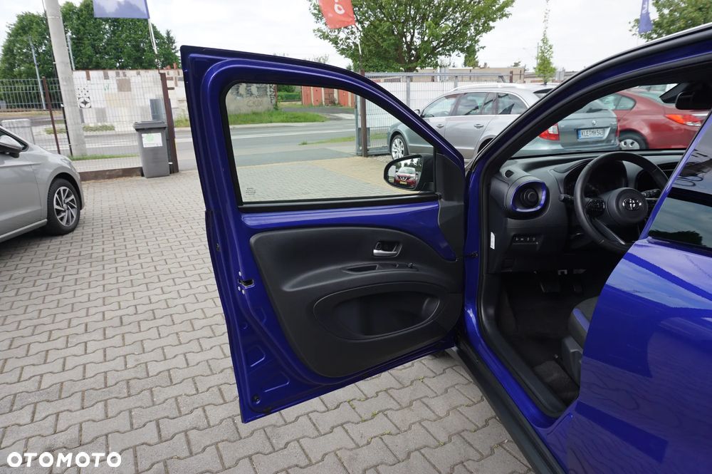 Toyota Aygo X x-shift x-play Team Deutschland - 19