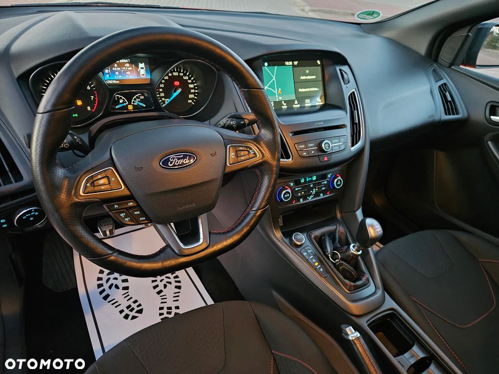 Ford Focus 1.5 EcoBoost ST-Line - 11