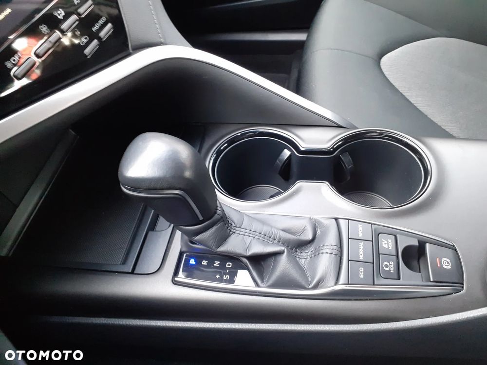 Toyota Camry 2.5 Hybrid Comfort CVT - 21