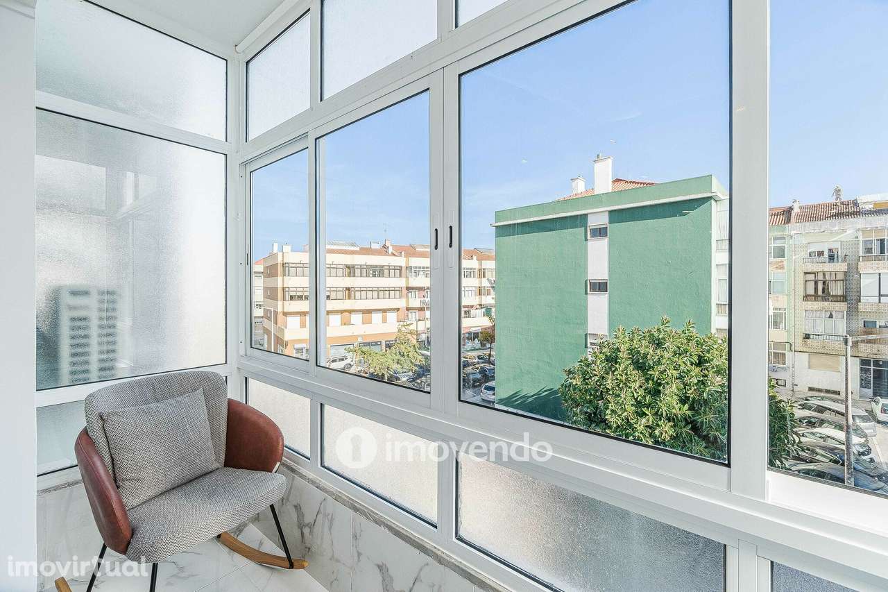 Apartamento T3 totalmente remodelado, com garagem, em Mem Martins - Grande imagem: 5/42