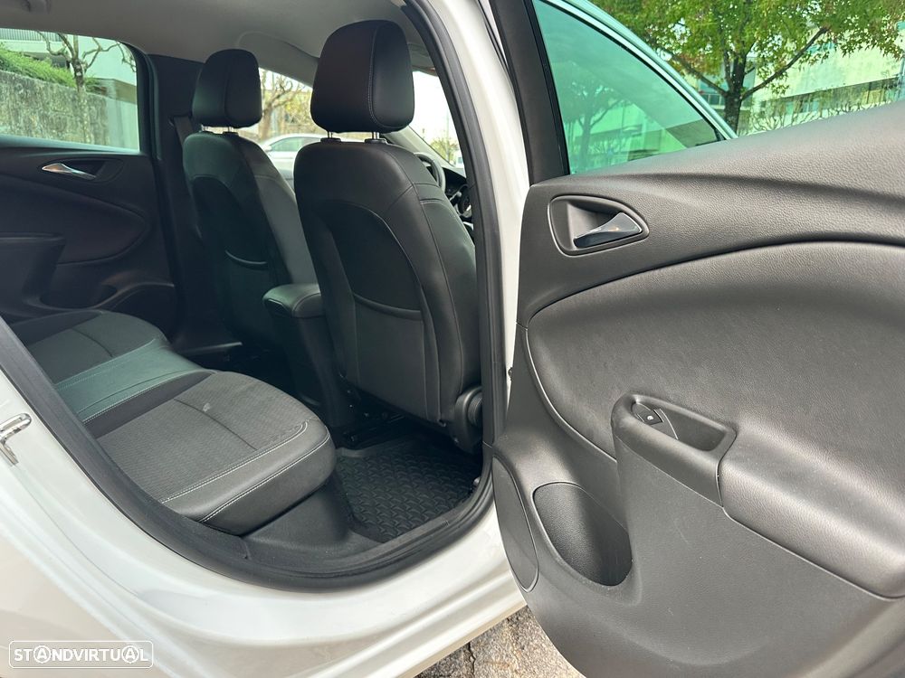 Opel Astra 1.6 CDTI Dynamic Sport S/S - 37