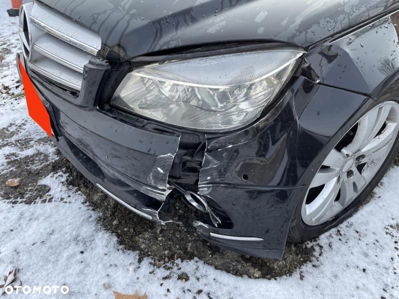 Mercedes-Benz Klasa C 180 CGI BlueEFFICIENCY Avantgarde - 7