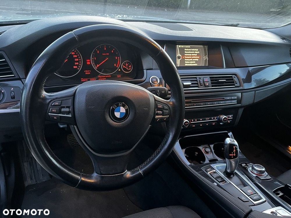 BMW Seria 5 525d Sport-Aut Luxury Line - 14