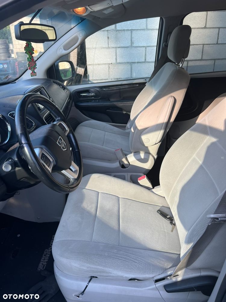 Dodge Grand Caravan - 10