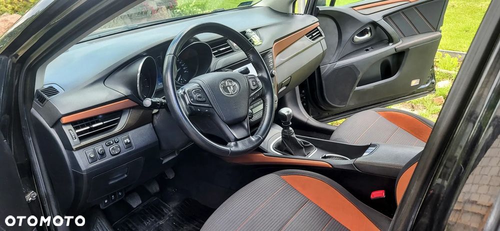 Toyota Avensis 1.8 Premium - 12