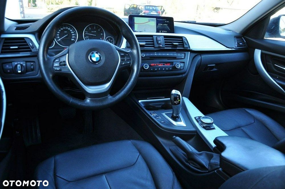 BMW Seria 3 330d xDrive Blue Performance Luxury Line - 35