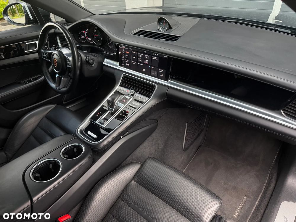 Porsche Panamera 4 - 9