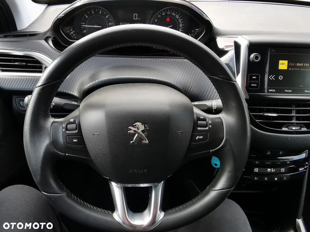 Peugeot 2008 1.2 Pure Tech Style EU6 - 9