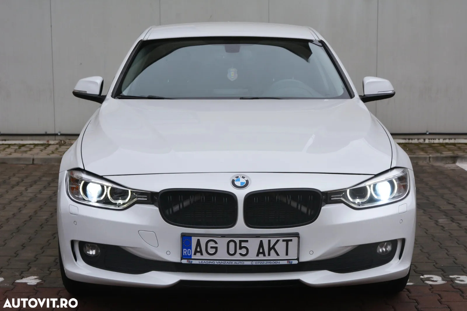 BMW Seria 3 320d - 12