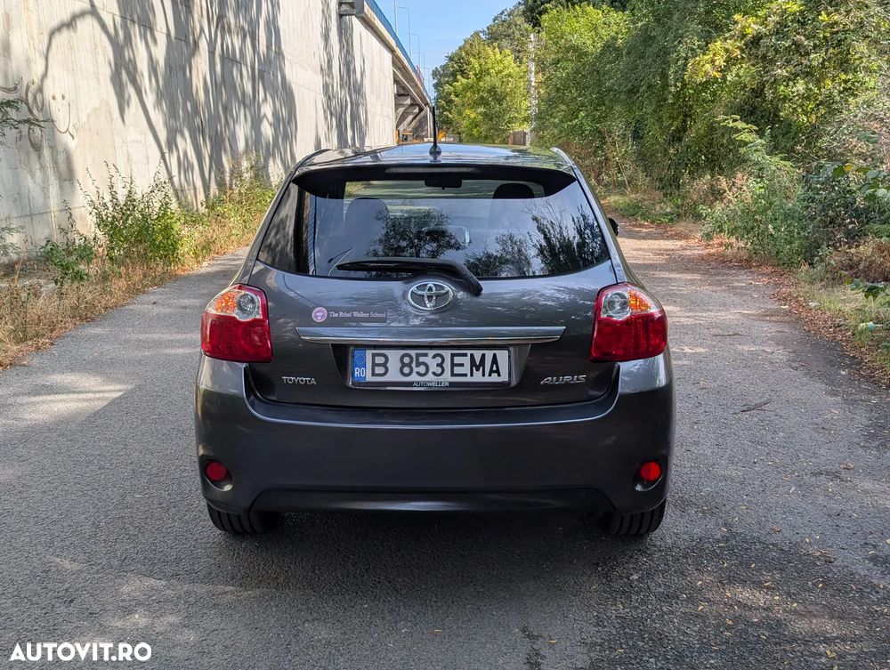 TOYOTA Auris 2011 — imagine 5