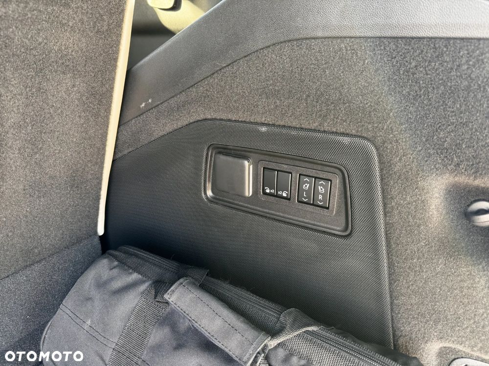 Cadillac Escalade 6.2 V8 AWD AT Platinum - 38