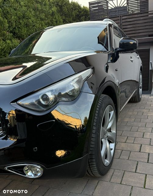 Infiniti FX - 14